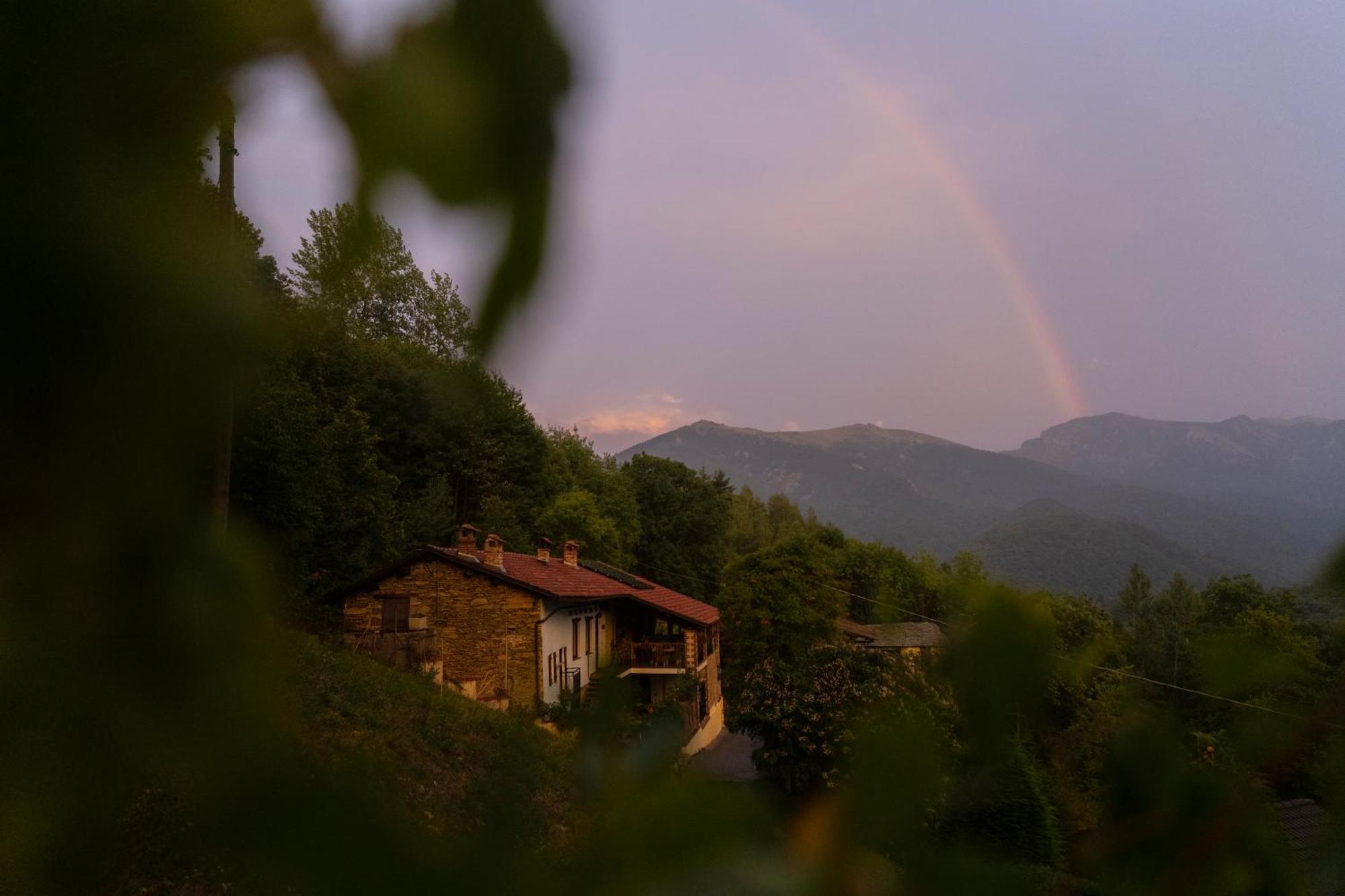 Iduevagamondi - Ospitalita Rurale Famigliare Di Montagna Bed & Breakfast Chiusa di Pesio Exterior foto